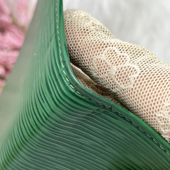 033 Louis Vuitton Green Epi Leather  Checkbook Wallet CA0928 - Picture 10 of 11